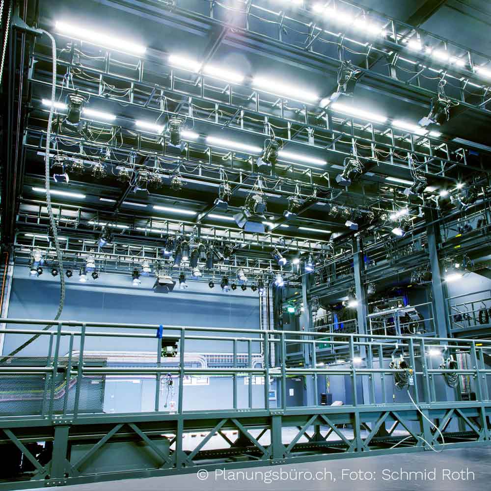Electric maintenance bridge from HOAC used for a stage set